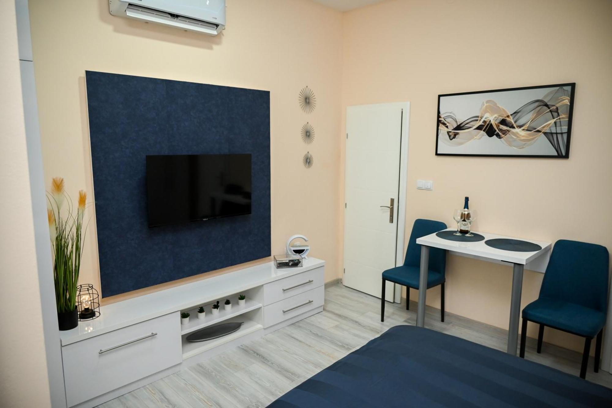 Apartment Blue Apatin